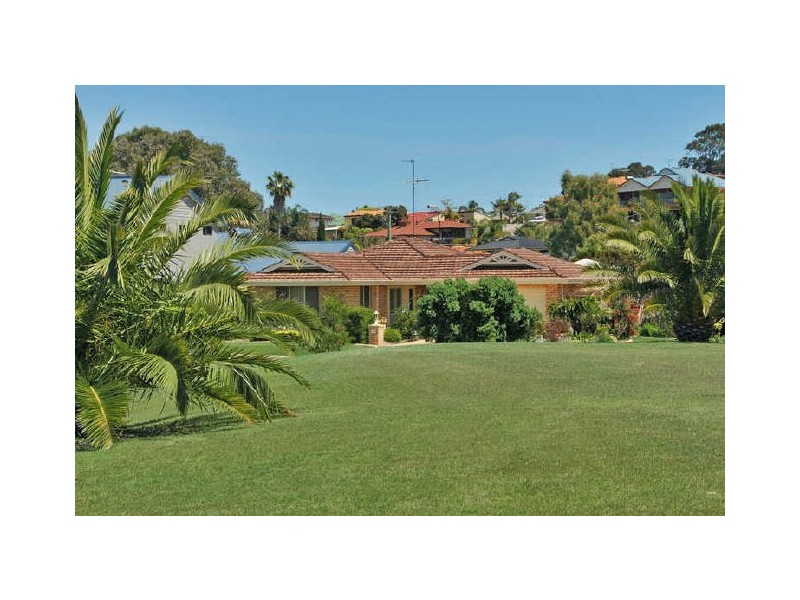 11 Parkwater Cove, Halls Head WA 6210