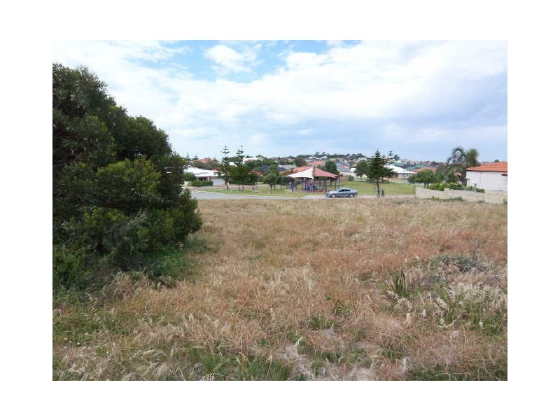 16 Hayman Retreat, Halls Head WA 6210