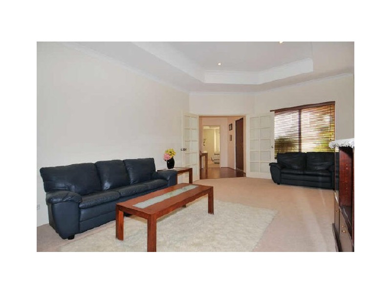 211 Oakmont Ave, Meadow Springs WA 6210