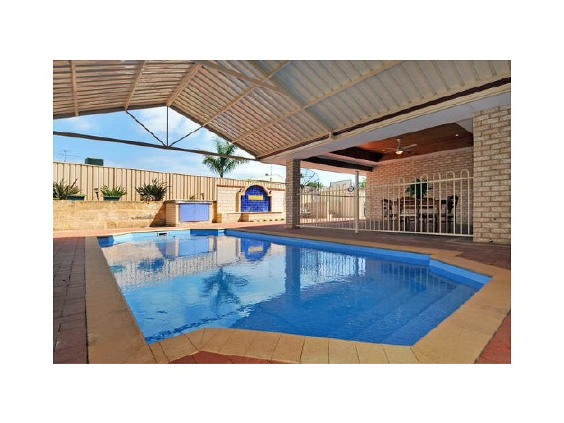 211 Oakmont Ave, Meadow Springs WA 6210