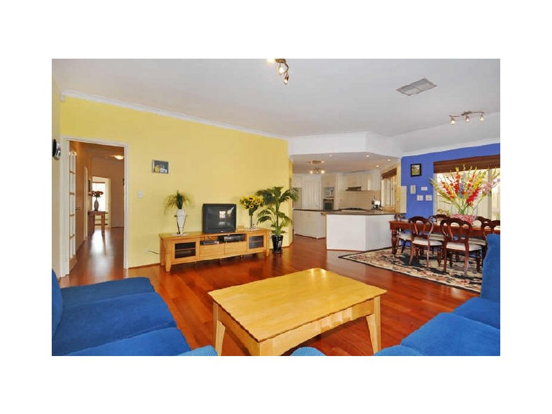 211 Oakmont Ave, Meadow Springs WA 6210