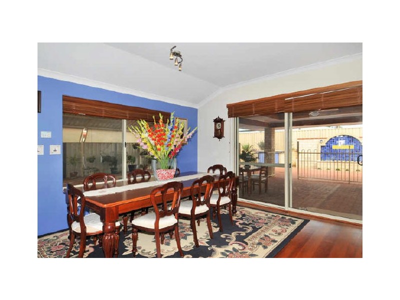 211 Oakmont Ave, Meadow Springs WA 6210