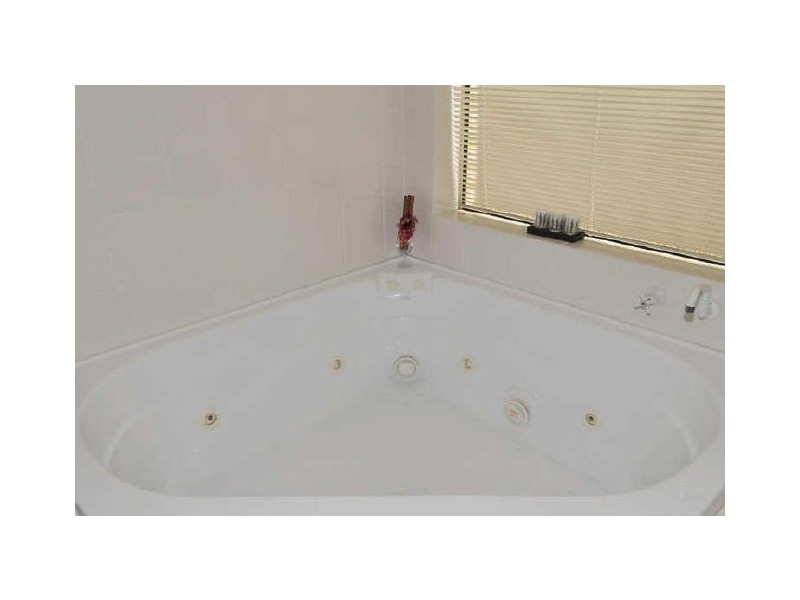 211 Oakmont Ave, Meadow Springs WA 6210