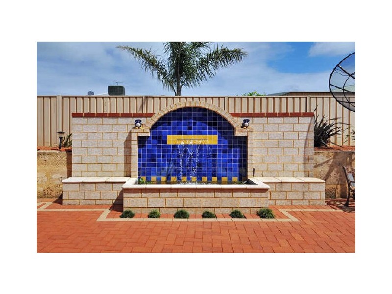 211 Oakmont Ave, Meadow Springs WA 6210