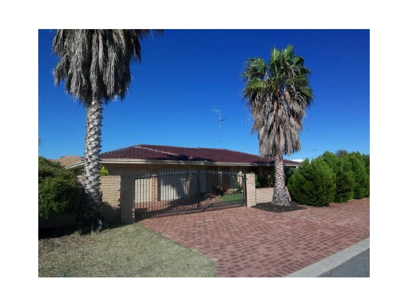 1 Clipper Way, Halls Head WA 6210