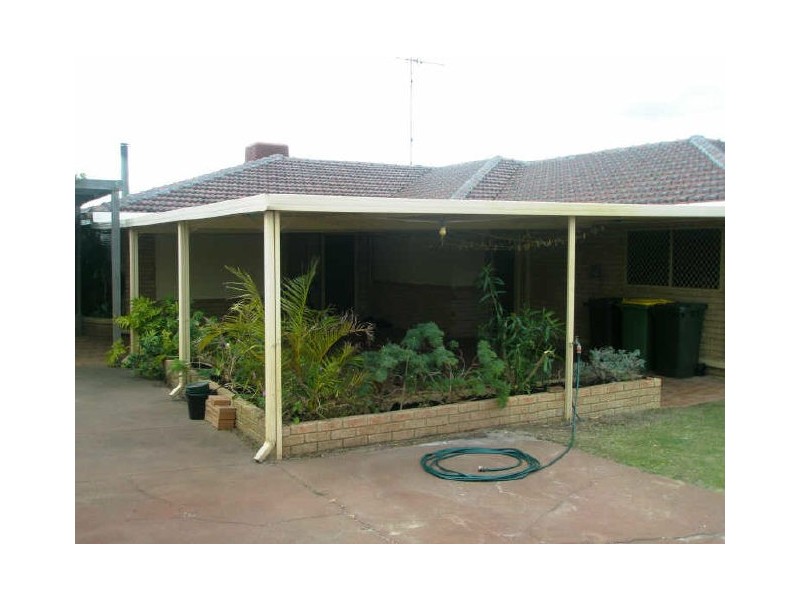 1 Clipper Way, Halls Head WA 6210
