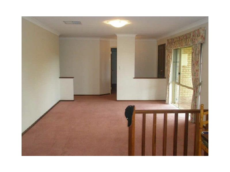1 Clipper Way, Halls Head WA 6210