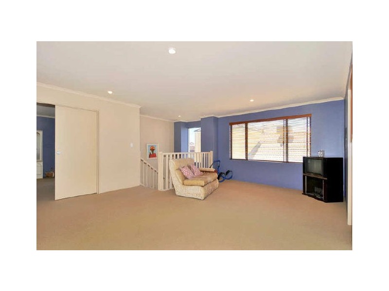 31 Darwin Terrace, Dudley Park WA 6210