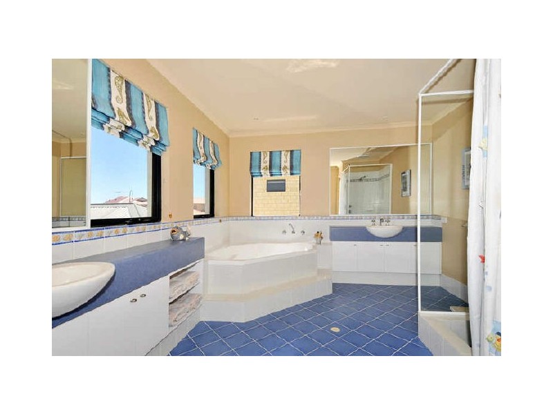 31 Darwin Terrace, Dudley Park WA 6210