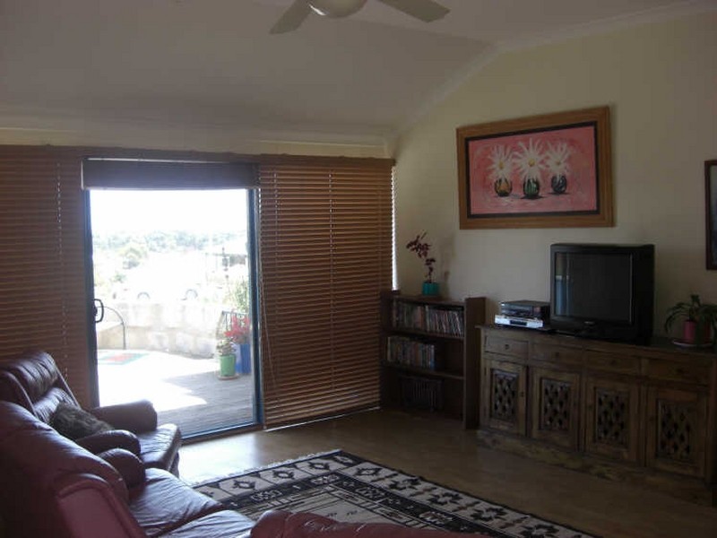 7 Dryandra Place, Halls Head WA 6210