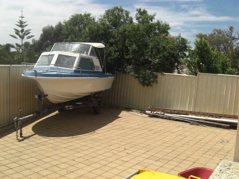 7 Dryandra Place, Halls Head WA 6210