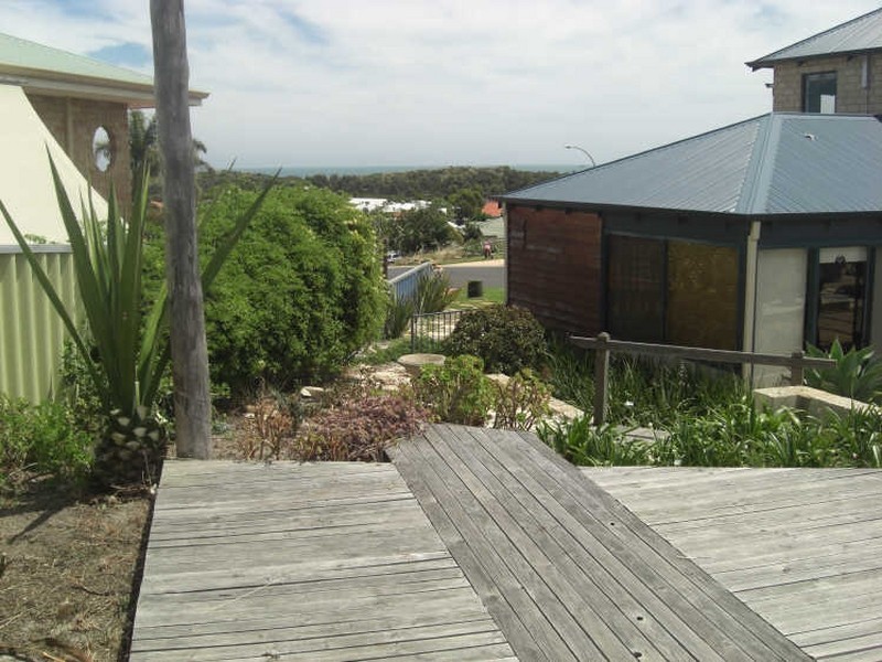 7 Dryandra Place, Halls Head WA 6210