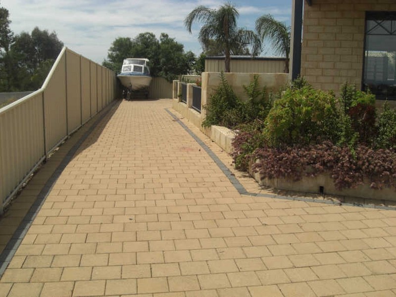 7 Dryandra Place, Halls Head WA 6210