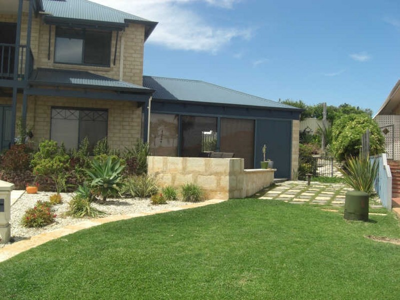 7 Dryandra Place, Halls Head WA 6210