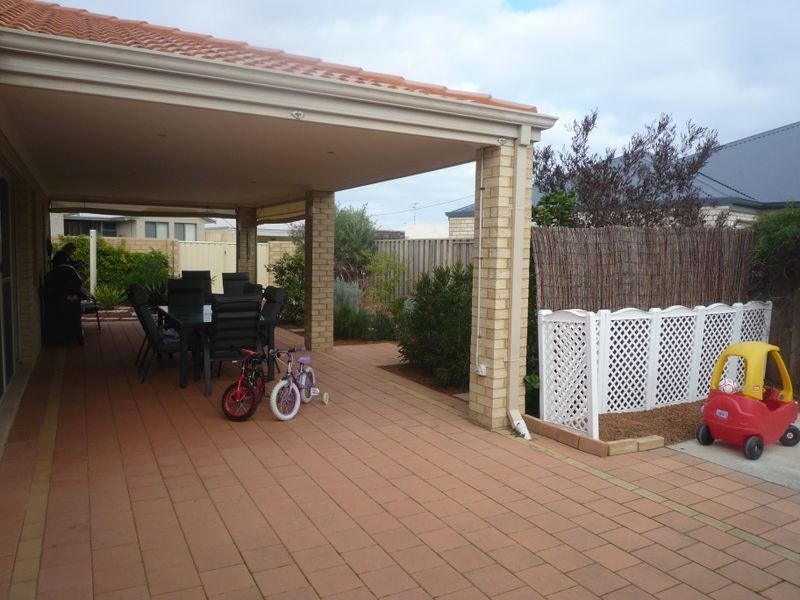 35 Tranquility Way, Halls Head WA 6210