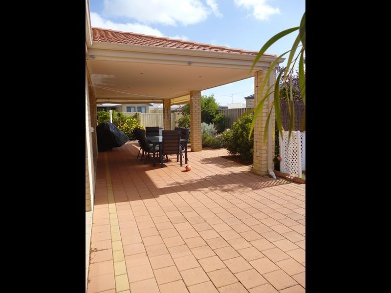 35 Tranquility Way, Halls Head WA 6210