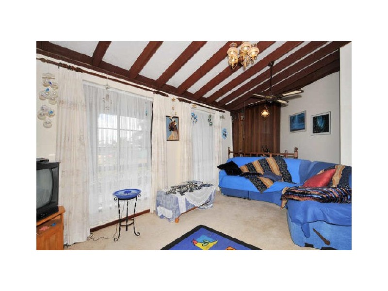 7 Silkwood Close, Halls Head WA 6210