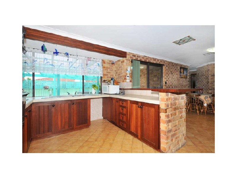 7 Silkwood Close, Halls Head WA 6210