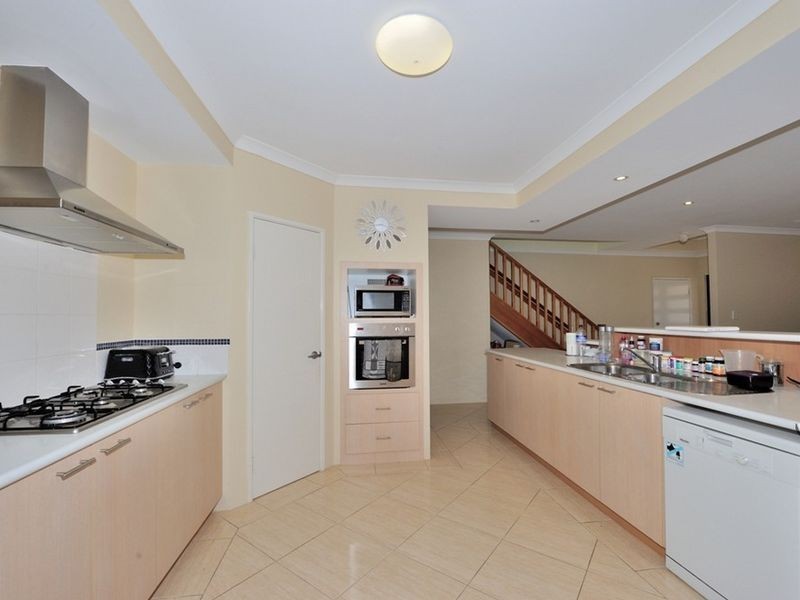 20 Bookleaf Loop, Halls Head WA 6210