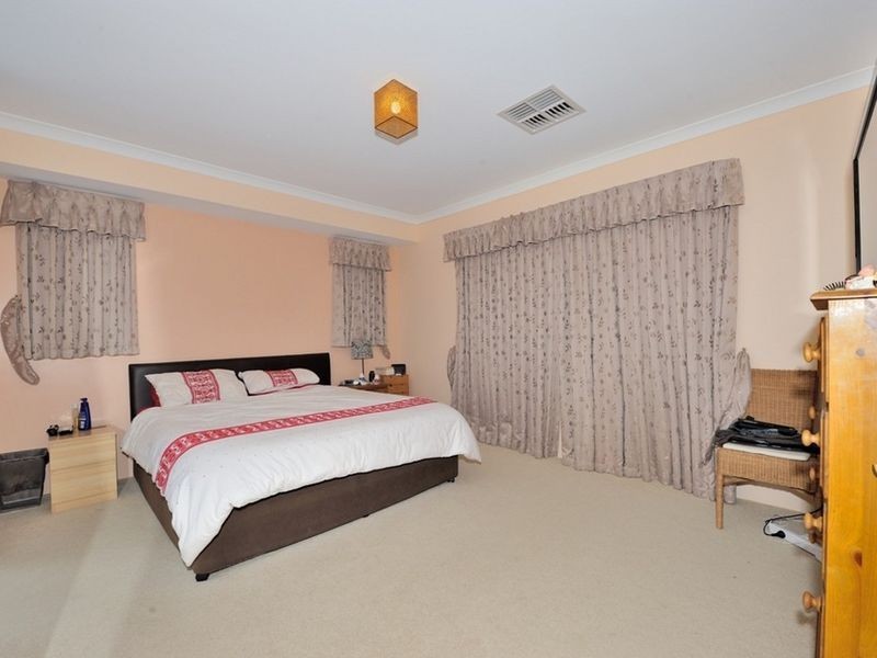 20 Bookleaf Loop, Halls Head WA 6210