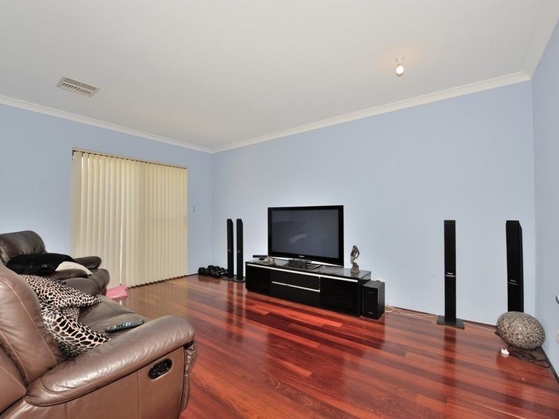 20 Bookleaf Loop, Halls Head WA 6210