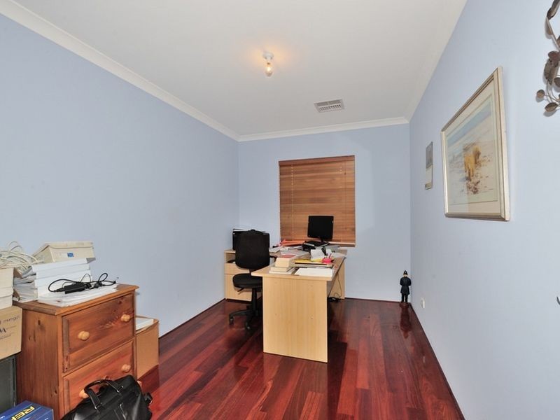20 Bookleaf Loop, Halls Head WA 6210