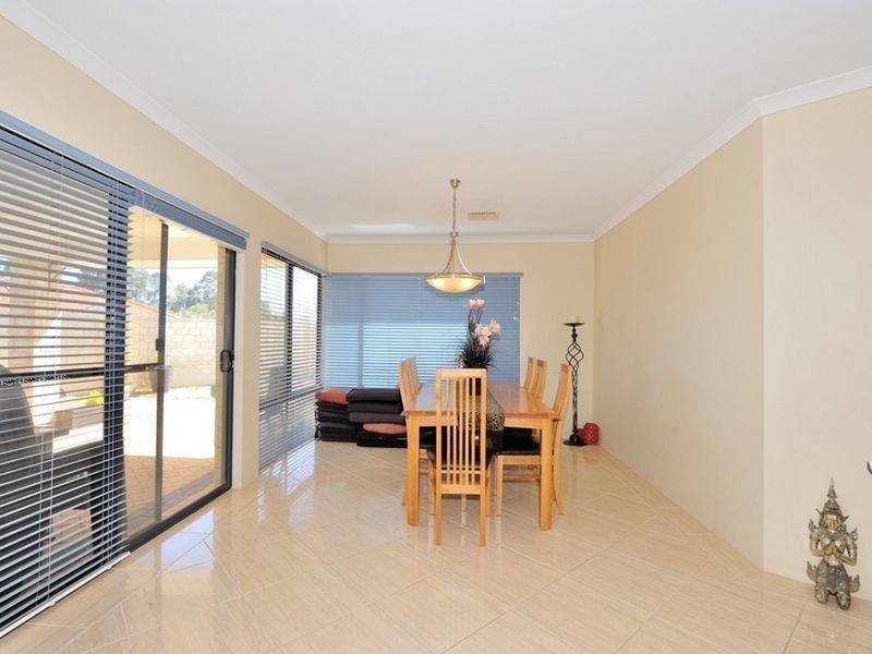 20 Bookleaf Loop, Halls Head WA 6210