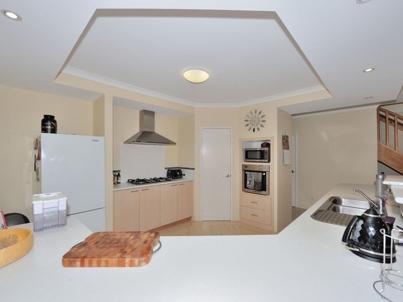 20 Bookleaf Loop, Halls Head WA 6210