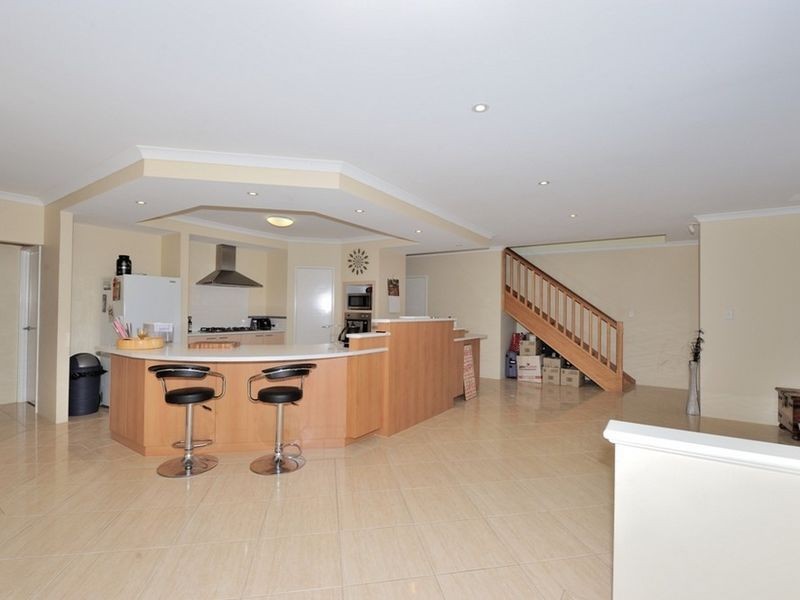 20 Bookleaf Loop, Halls Head WA 6210