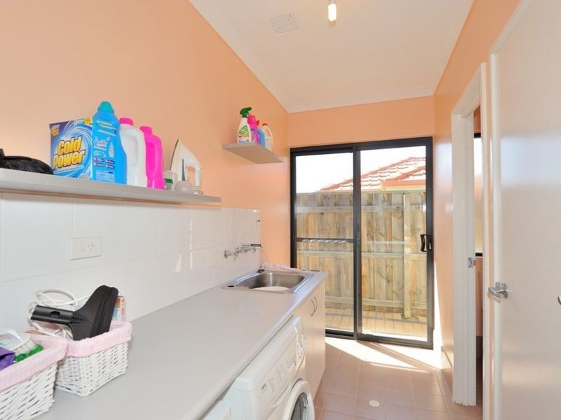 20 Bookleaf Loop, Halls Head WA 6210