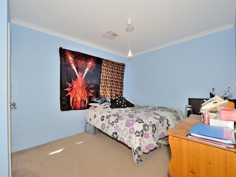 20 Bookleaf Loop, Halls Head WA 6210