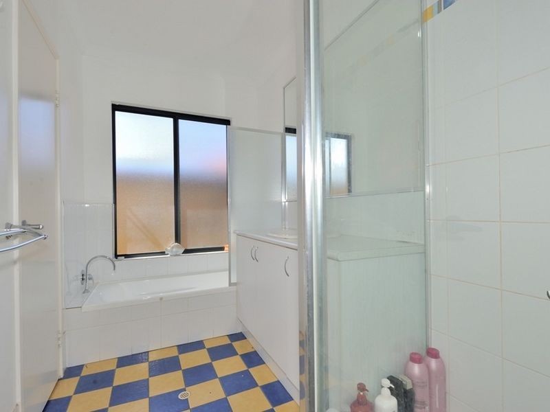 20 Bookleaf Loop, Halls Head WA 6210