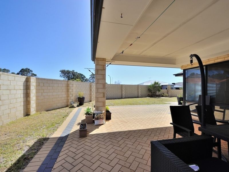 20 Bookleaf Loop, Halls Head WA 6210