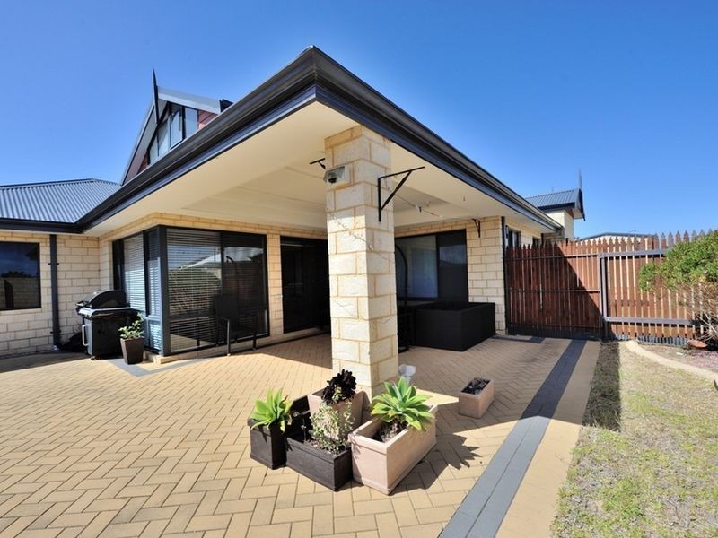 20 Bookleaf Loop, Halls Head WA 6210