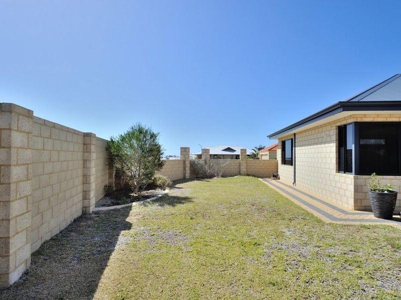 20 Bookleaf Loop, Halls Head WA 6210