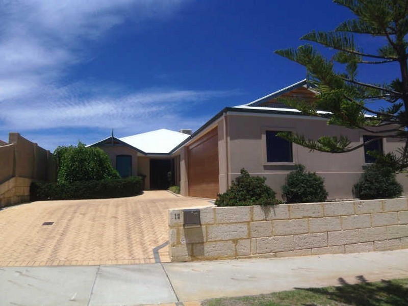 12 Northport Boulevard, Wannanup WA 6210