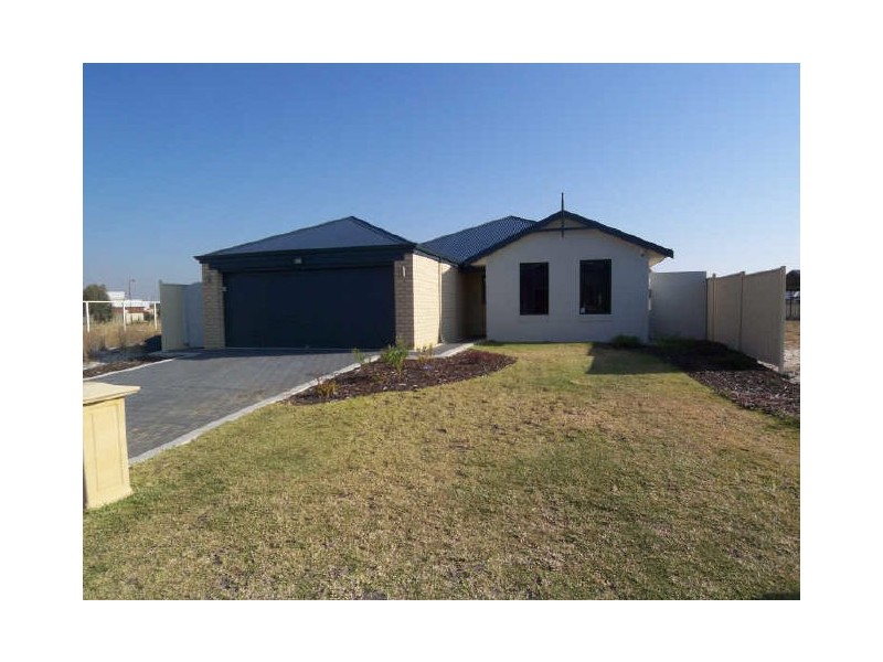 5 Hamlet Pass, Pinjarra WA 6208