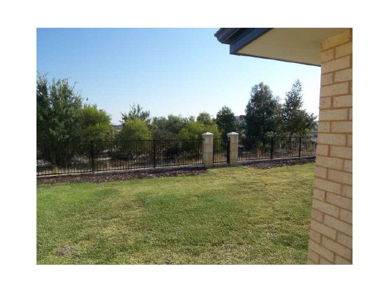 5 Hamlet Pass, Pinjarra WA 6208