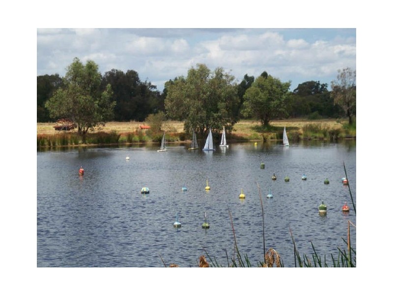 5 Hamlet Pass, Pinjarra WA 6208