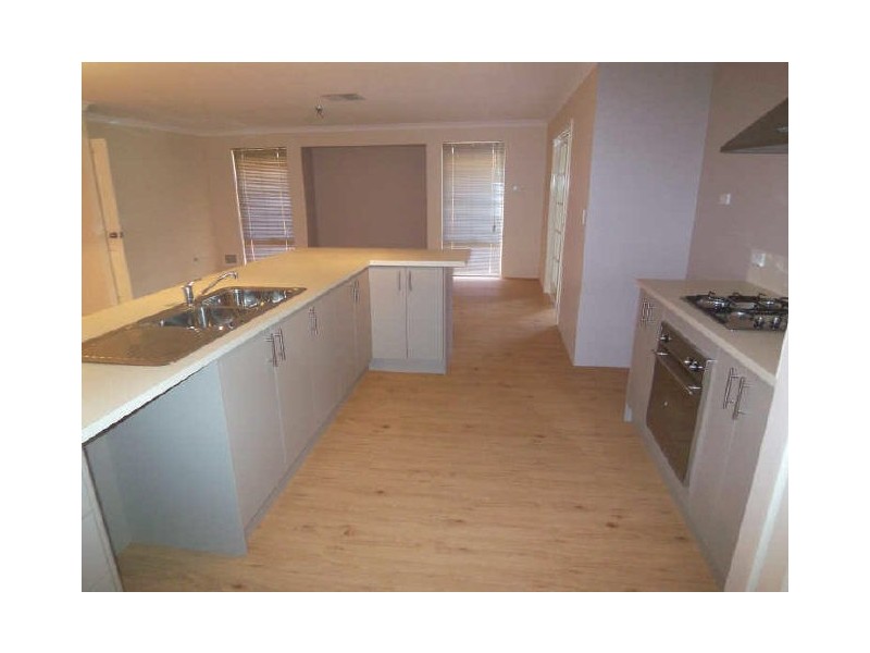 20 Anhinga Trail, Dudley Park WA 6210