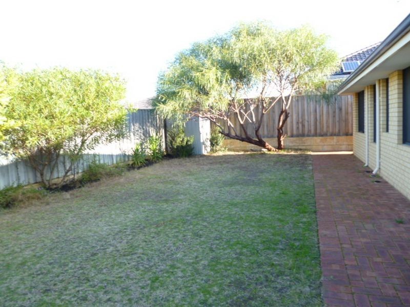 10 Alba Pass, Halls Head WA 6210