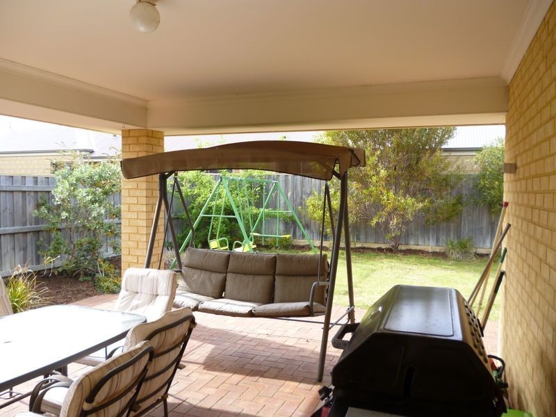 10 Alba Pass, Halls Head WA 6210