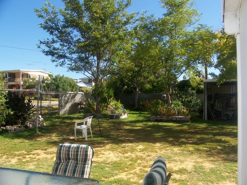 1 Gallop Street, Halls Head WA 6210