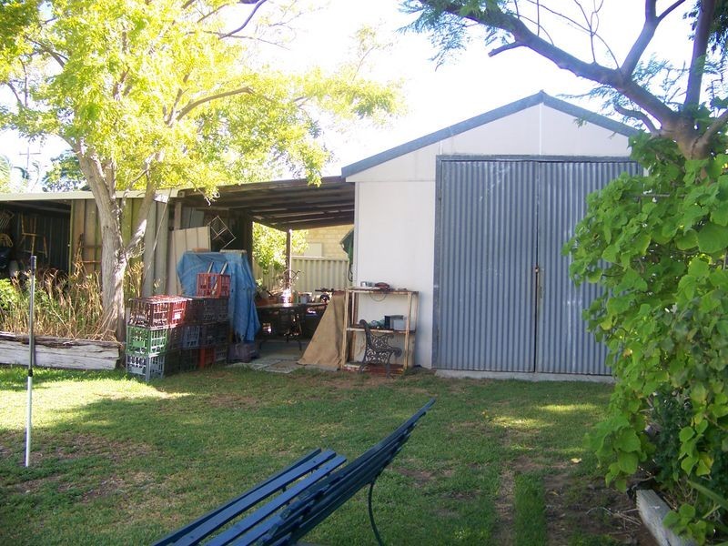 1 Gallop Street, Halls Head WA 6210