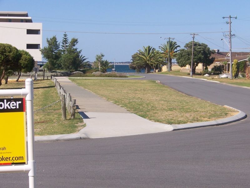 1 Gallop Street, Halls Head WA 6210