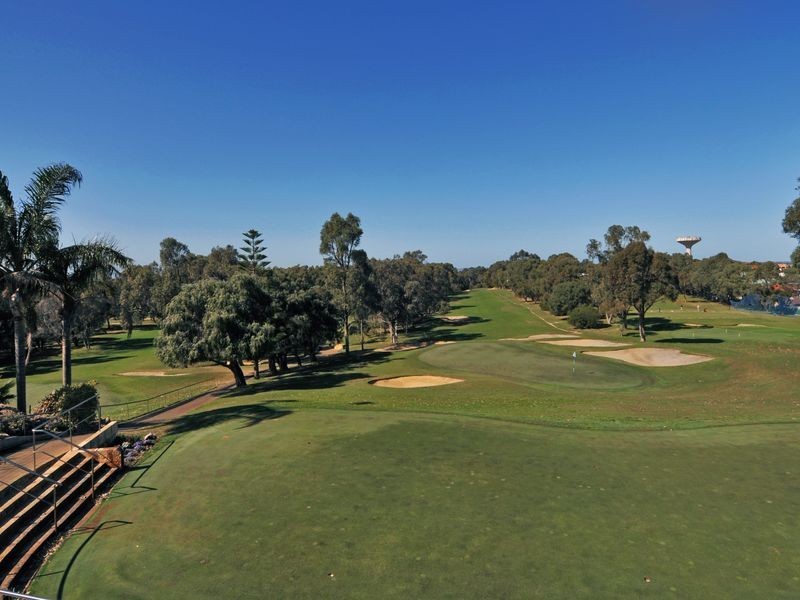 1 Gallop Street, Halls Head WA 6210