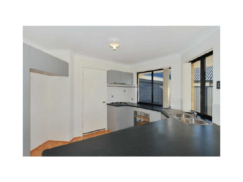 14 Pineknoll Gardens, Meadow Springs WA 6210