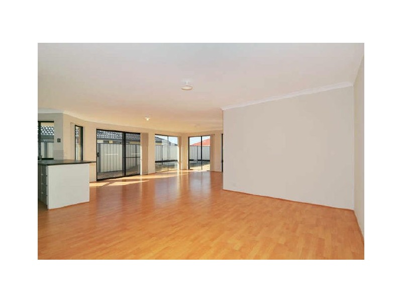 14 Pineknoll Gardens, Meadow Springs WA 6210