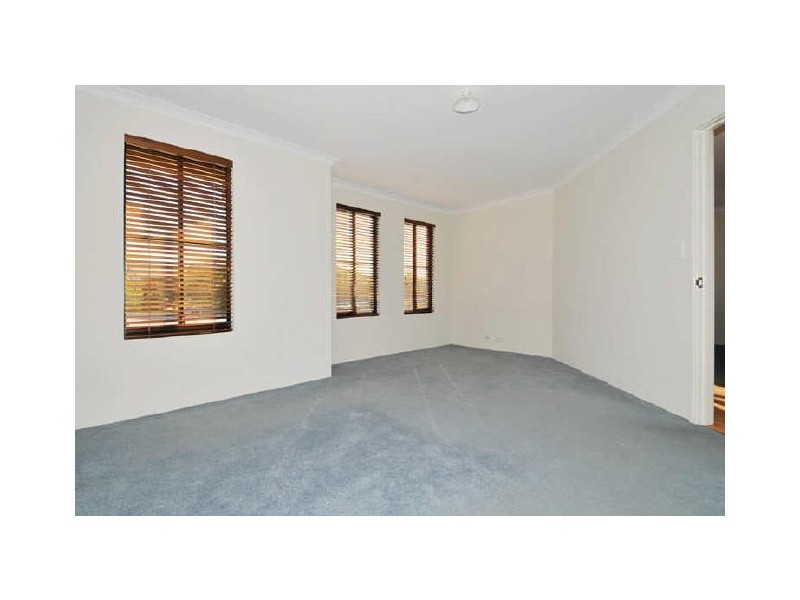 14 Pineknoll Gardens, Meadow Springs WA 6210