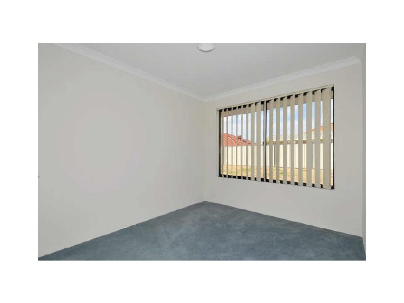 14 Pineknoll Gardens, Meadow Springs WA 6210